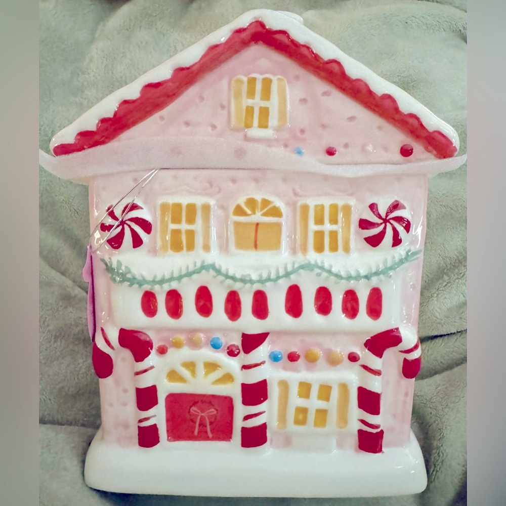12 STRAWBERRY ST. CHRISTMAS HOLIDAY GINGERBREAD CANDY HOUSE COOKIE JAR/CANISTER